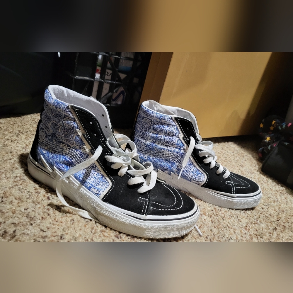 Vans hightop sneakers size 8.5 womens/7 mens